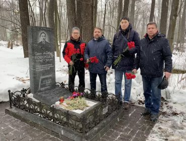 Якутяне в Санкт-Петербурге почтили память создателя якутской массовой письменности Семена Новгородова
